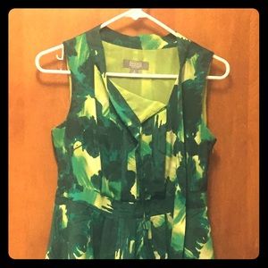 Sleeveless green floral print dress